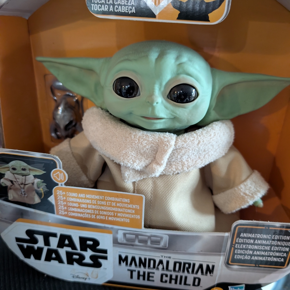 Star Wars The Mandalorian The Child Animatronic - Green and Cream